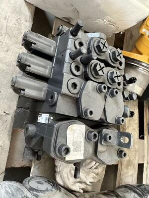 150602020002B katup multi-arah 	Suku Cadang Reach Stacker Sany