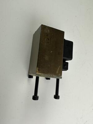 0009736081 katup solenoid Linde Reach Stacker Bagian