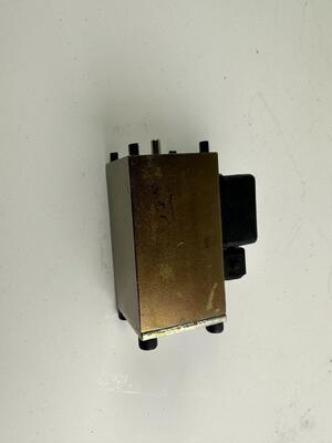 0009736081 katup solenoid Linde Reach Stacker Bagian