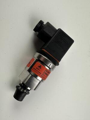 B240600000249 sensor tekanan Sany Reach Stacker Bagian